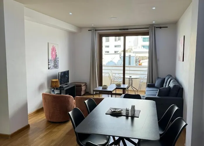 Ithaki Phinikoudes No. 106 Apartment *